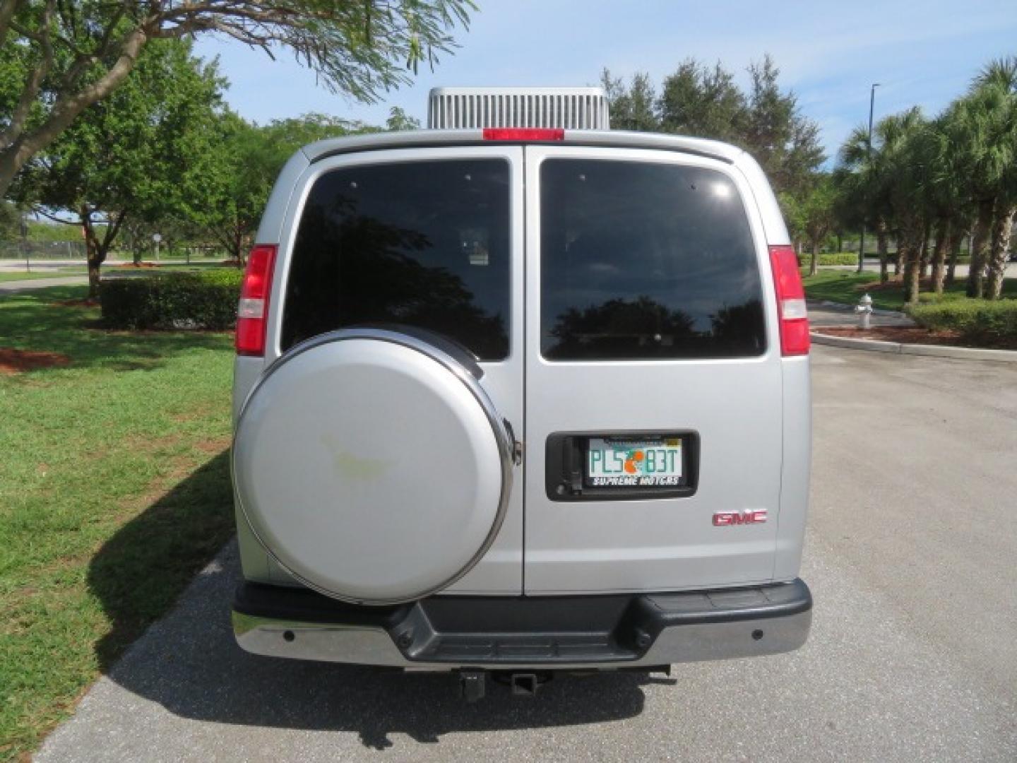 2017 Silver /Tan GMC Savana (1GTW7AFG6H1) , 4x4 transmission, located at 4301 Oak Circle #19, Boca Raton, FL, 33431, (954) 561-2499, 26.388861, -80.084038 - Photo#21